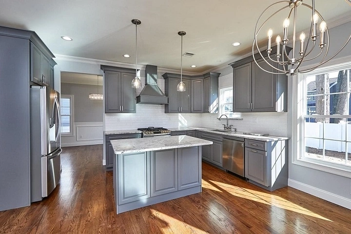 Elegant kitchen floors with granite finishes